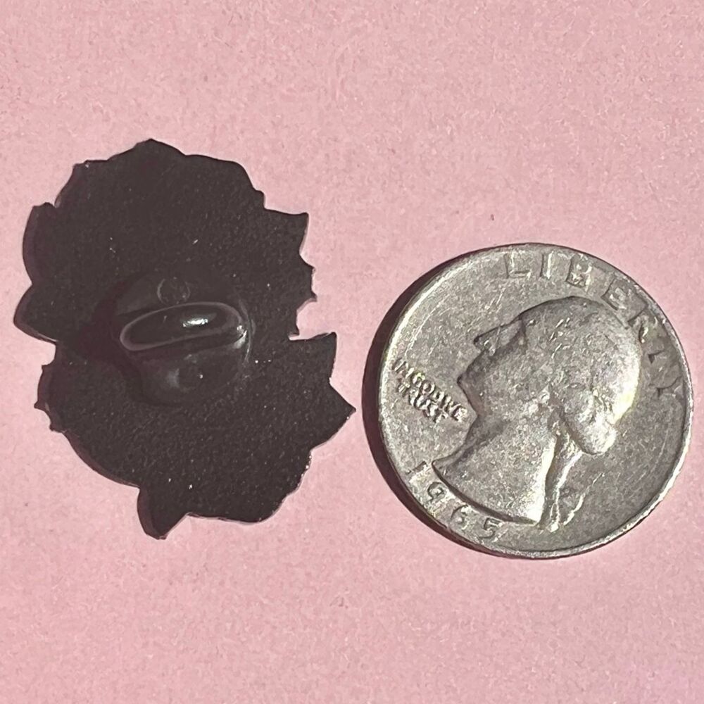 Skull and Roses Enamel Pin - Picture 3 of 3